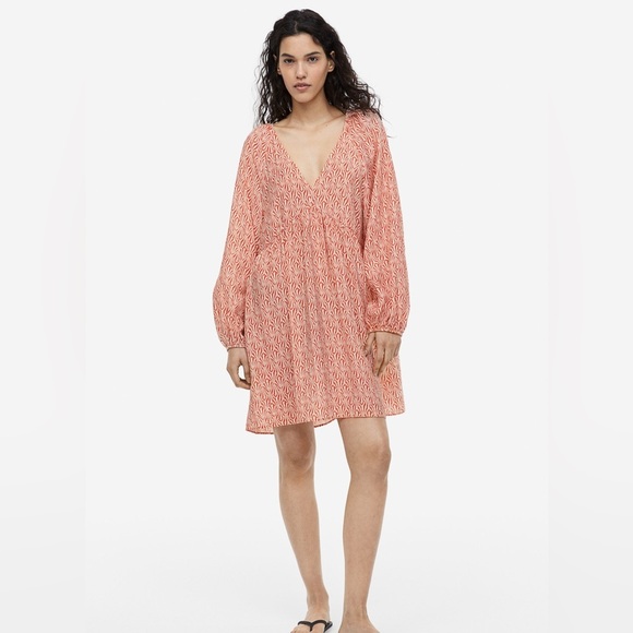 H&M Pink Long Sleeve Sundress with Bishop Sleeves
Viscose 80%, Polyamide 20%
Leg - Picture 1 of 6